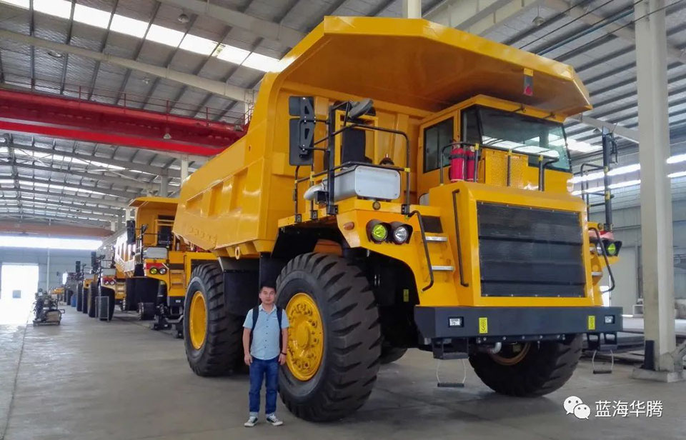 Gran camión minera Mac que puede generar electricidad y ganar dinero.